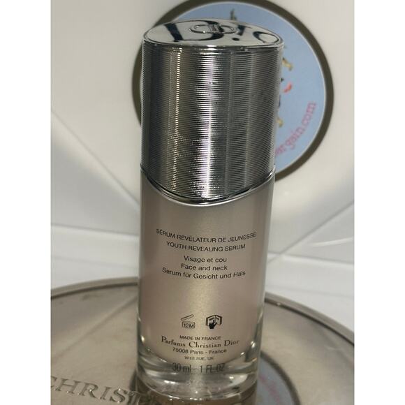 Dior Capture Totale Youth Revealing Le Serum - Face & Neck- 30 mL - NEW.  No box - Picture 2 of 3